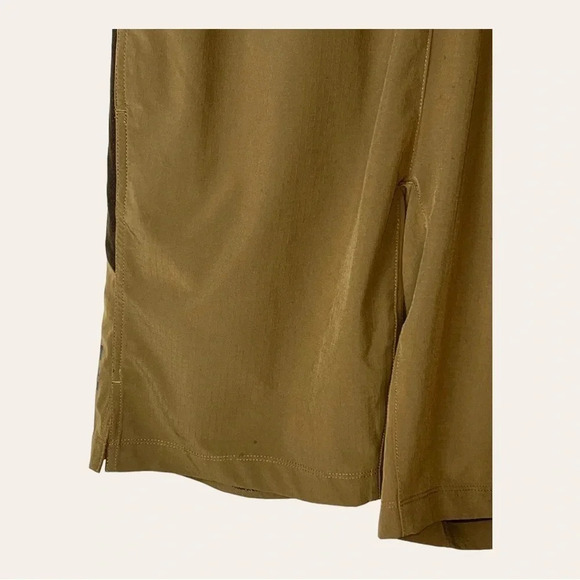 0445W. 5.11 TACTICAL MEN’S SHORTS EMBROIDERED LOGO ON BOTTOM OF SHORTS SIZE SM - Picture 5 of 13